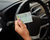 تجديد رخصة القيادة في دبي 2025